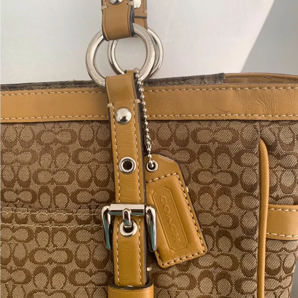 Coach Signature Shoulder Bag and Wallet - Picture 4 of 13